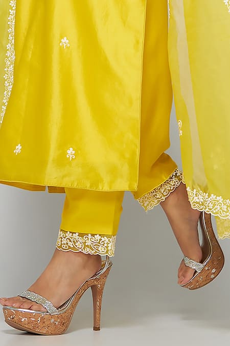 Buy Asaga Yellow Chanderi, Muslin, Organza Embroidery V-neck Iris Floral Kurta Set Buy_Asaga_Yellow Chanderi, Muslin, Organza Embroidery V-neck Iris Floral Kurta Set
