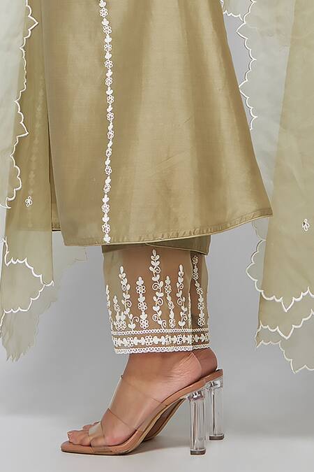 Asaga Brown Chanderi, Muslin, Organza Embroidery V-neck Caily Floral Kurta Set at Aza Fashions Asaga_Brown Chanderi, Muslin, Organza Embroidery V-neck Caily Floral Kurta Set _at_Aza_Fashions