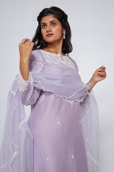 Asaga Purple Chanderi, Muslin, Organza Embroidery V-neck Alina Floral Kurta Set Online at Aza Fashions Asaga_Purple Chanderi, Muslin, Organza Embroidery V-neck Alina Floral Kurta Set _Online_at_Aza_Fashions