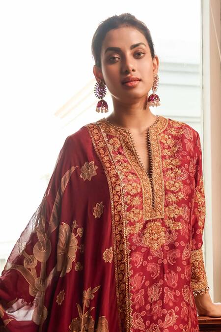 Tarun Tahiliani Wine Silk Dupion And Embroidery Paisley Notched Kurta Salwar Set Online at Aza Fashions Tarun Tahiliani_Wine Silk Dupion And Embroidery Paisley Notched Kurta Salwar Set_Online_at_Aza_Fashions