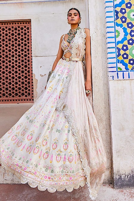 Buy Ivory Banarasi Chanderi Woven And Embroidered Vintage Bridal Lehenga  Set For Women by Aditi Gupta Online at Aza Fashions.