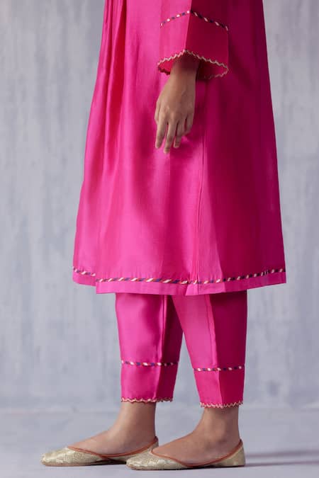 Shop Amisha Kothari Pink Chanderi , Organza Nargis Kurta Set With Printed Dupatta Online at Aza Fashions Shop_Amisha Kothari_Pink Chanderi , Organza Nargis Kurta Set With Printed Dupatta _Online_at_Aza_Fashions