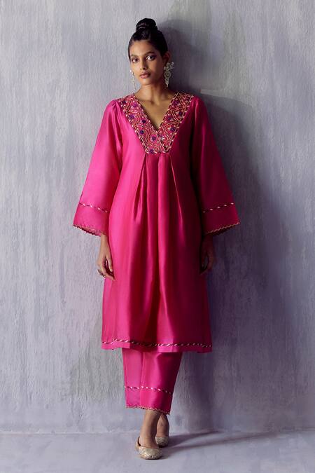 Amisha Kothari Pink Chanderi , Organza Nargis Kurta Set With Printed Dupatta at Aza Fashions Amisha Kothari_Pink Chanderi , Organza Nargis Kurta Set With Printed Dupatta _at_Aza_Fashions