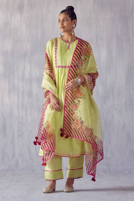 Amisha Kothari Green Cotton, Organza, Chandni Kurta Set With Printed Dupatta Online at Aza Fashions Amisha Kothari_Green Cotton, Organza, Chandni Kurta Set With Printed Dupatta _Online_at_Aza_Fashions