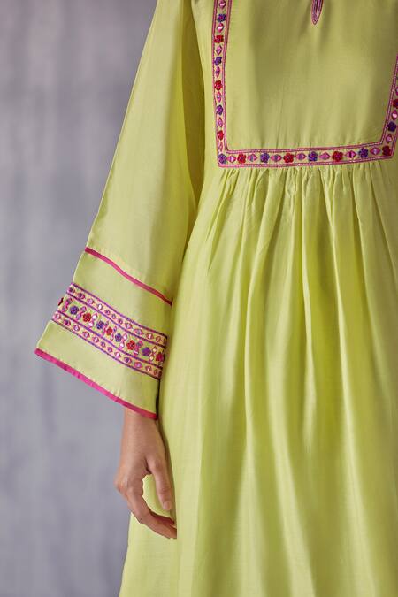 Shop Amisha Kothari Green Cotton, Organza, Chandni Kurta Set With Printed Dupatta Online at Aza Fashions Shop_Amisha Kothari_Green Cotton, Organza, Chandni Kurta Set With Printed Dupatta _Online_at_Aza_Fashions