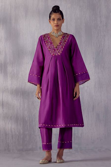 Amisha Kothari Purple Chanderi , Organza Embroidery V-neck Nargis Neckline Kurta Set Online at Aza Fashions Amisha Kothari_Purple Chanderi , Organza Embroidery V-neck Nargis Neckline Kurta Set _Online_at_Aza_Fashions