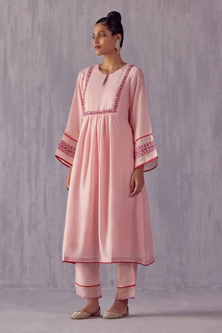 Amisha Kothari Peach Cotton, Organza, Embroidery, Tassels Chandni Sleeve Kurta Set Online at Aza Fashions Amisha Kothari_Peach Cotton, Organza, Embroidery, Tassels Chandni Sleeve Kurta Set _Online_at_Aza_Fashions