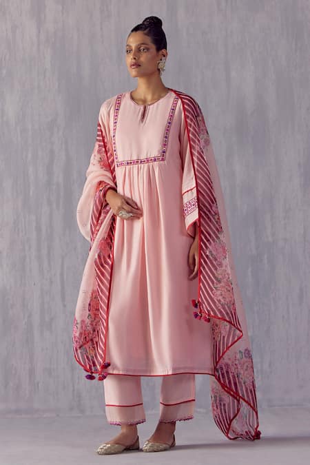 Amisha Kothari Peach Cotton, Organza, Embroidery, Tassels Chandni Sleeve Kurta Set at Aza Fashions Amisha Kothari_Peach Cotton, Organza, Embroidery, Tassels Chandni Sleeve Kurta Set _at_Aza_Fashions