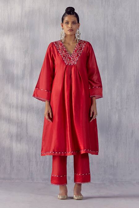 Amisha Kothari Red Chanderi , Organza Embroidery Nargis Zardozi Neckline Kurta Set Online at Aza Fashions Amisha Kothari_Red Chanderi , Organza Embroidery Nargis Zardozi Neckline Kurta Set _Online_at_Aza_Fashions