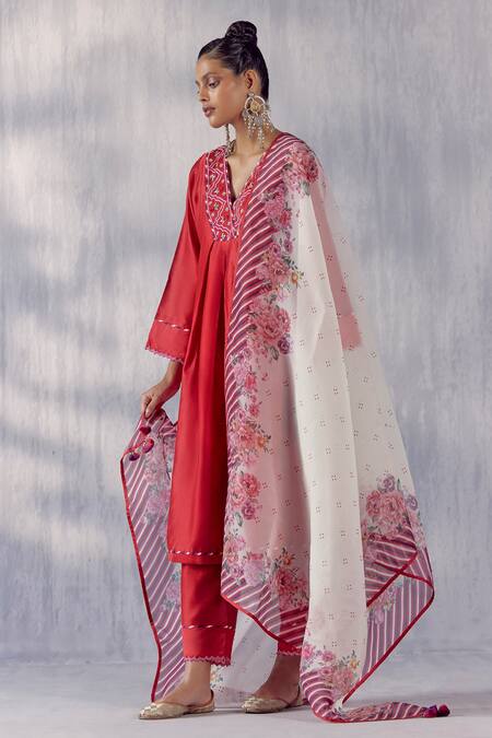 Shop Amisha Kothari Red Chanderi , Organza Embroidery Nargis Zardozi Neckline Kurta Set Online at Aza Fashions Shop_Amisha Kothari_Red Chanderi , Organza Embroidery Nargis Zardozi Neckline Kurta Set _Online_at_Aza_Fashions