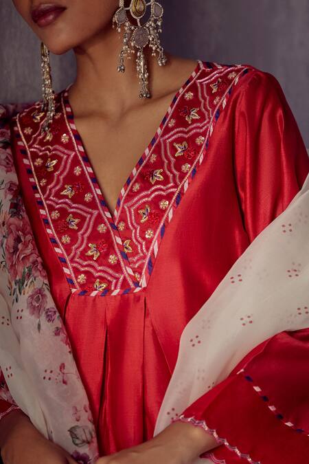 Amisha Kothari Red Chanderi , Organza Embroidery Nargis Zardozi Neckline Kurta Set at Aza Fashions Amisha Kothari_Red Chanderi , Organza Embroidery Nargis Zardozi Neckline Kurta Set _at_Aza_Fashions