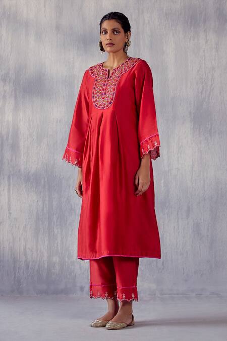 Amisha Kothari_Red Chanderi , Organza Embroidery Split Gulnaaz Sleeve Anarkali Set _Online_at_Aza_Fashions