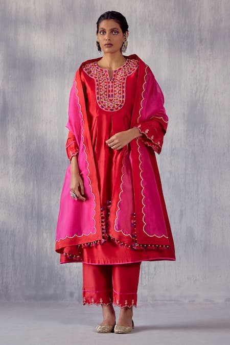 Amisha Kothari_Red Chanderi , Organza Embroidery Split Gulnaaz Sleeve Anarkali Set _at_Aza_Fashions
