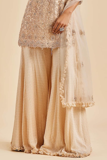 Nitika Gujral_Peach Kurta And Dupatta Net Embroidery Resham V Neck Floral Pattern Gharara Set _Online_at_Aza_Fashions