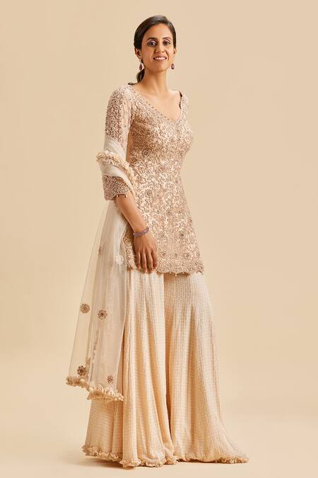 Shop_Nitika Gujral_Peach Kurta And Dupatta Net Embroidery Resham V Neck Floral Pattern Gharara Set _Online_at_Aza_Fashions