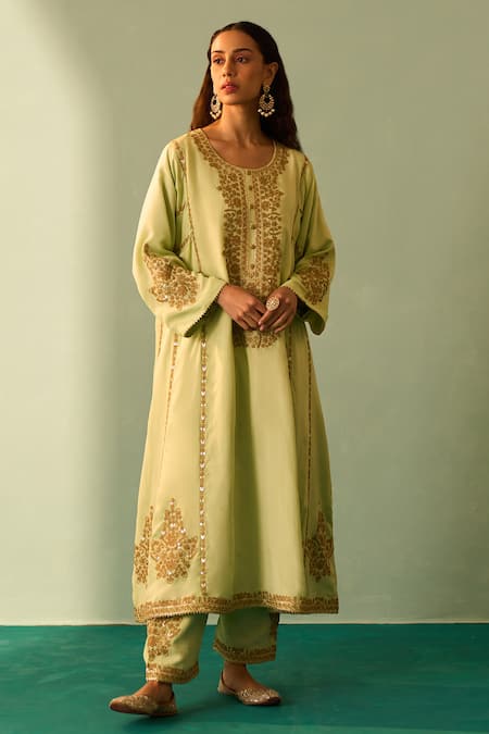 Angad Singh_Green Lining Crepe Embroidered Kasab Round And Tilla Work Kurta Pant Set _Online_at_Aza_Fashions