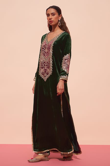 Buy_Angad Singh_Green Velvet, Crepe Embroidery, Zari, Patchwork V-neck Kurta Palazzo Set _Online_at_Aza_Fashions