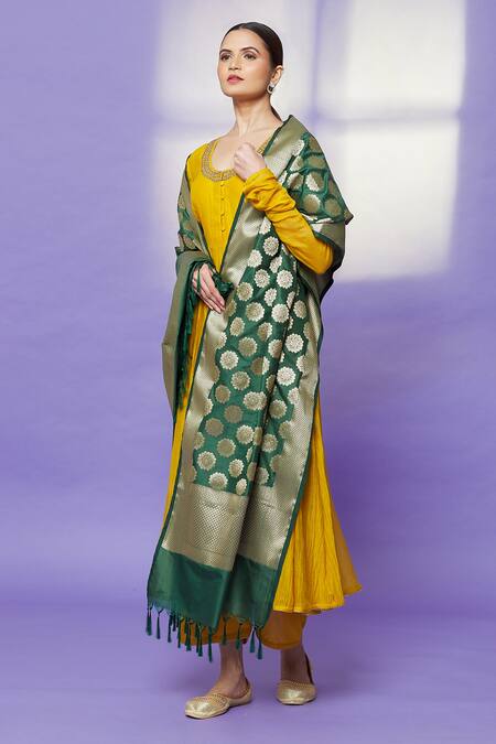 Naintara Bajaj Green Zari, Tassels Banarasi Art Silk Floral Dupatta Online at Aza Fashions Naintara Bajaj_Green Zari, Tassels Banarasi Art Silk Floral Dupatta _Online_at_Aza_Fashions