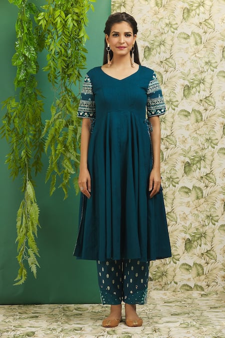 Alaya Advani Blue Cotton Embroidery, Beads V-neck Sleeve Kurta Set at Aza Fashions Alaya Advani_Blue Cotton Embroidery, Beads V-neck Sleeve Kurta Set_at_Aza_Fashions