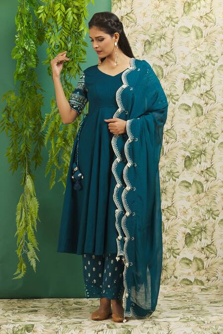 Alaya Advani Blue Cotton Embroidery, Beads V-neck Sleeve Kurta Set Online at Aza Fashions Alaya Advani_Blue Cotton Embroidery, Beads V-neck Sleeve Kurta Set_Online_at_Aza_Fashions