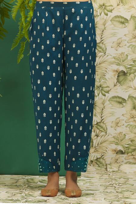 Shop Alaya Advani Blue Cotton Embroidery, Beads V-neck Sleeve Kurta Set Online at Aza Fashions Shop_Alaya Advani_Blue Cotton Embroidery, Beads V-neck Sleeve Kurta Set_Online_at_Aza_Fashions