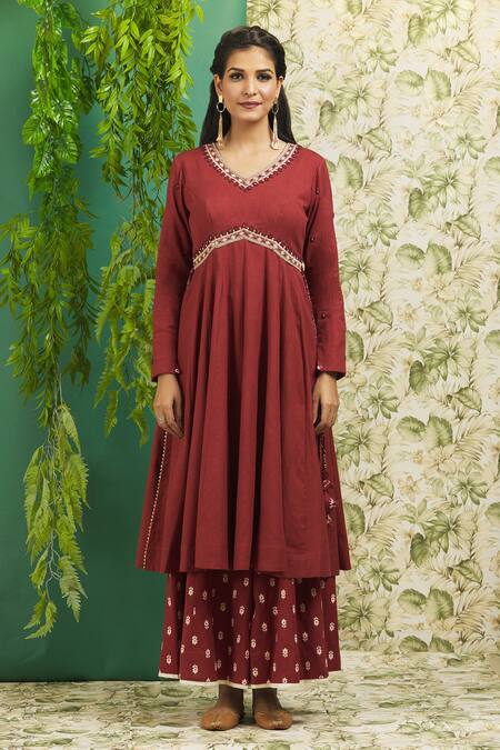 Alaya Advani_Red Cotton Embroidery, Mirrors V-neck Side Slit Kurta Palazzo Set_Online_at_Aza_Fashions