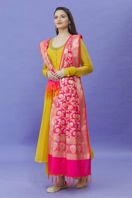 Shop_Naintara Bajaj_Pink Brocade Zari, Tassels Metallic Botanical Woven Dupatta _Online_at_Aza_Fashions