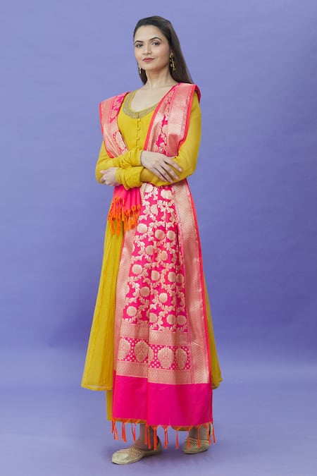Naintara Bajaj_Pink Brocade Zari, Tassels Metallic Botanical Woven Dupatta _Online_at_Aza_Fashions