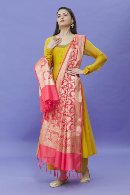 Naintara Bajaj_Peach Brocade Zari, Fringe Botanical Woven Hem Dupatta _Online_at_Aza_Fashions