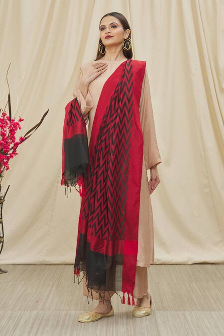 Naintara Bajaj_Black Cotton, Silk Chevron Woven Dupatta _Online_at_Aza_Fashions