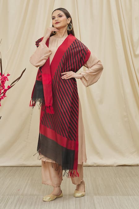 Shop Naintara Bajaj Black Stripe Woven Dupatta Online at Aza Fashions Shop_Naintara Bajaj_Black Stripe Woven Dupatta _Online_at_Aza_Fashions