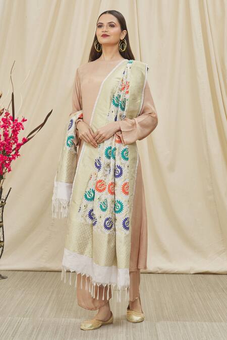Shop Naintara Bajaj Off White Brocade Fringe Floral And Leaf Woven Dupatta Online at Aza Fashions Shop_Naintara Bajaj_Off White Brocade Fringe Floral And Leaf Woven Dupatta _Online_at_Aza_Fashions