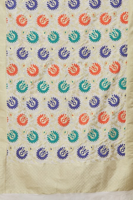 Buy Naintara Bajaj Off White Brocade Fringe Floral And Leaf Woven Dupatta Online at Aza Fashions Buy_Naintara Bajaj_Off White Brocade Fringe Floral And Leaf Woven Dupatta _Online_at_Aza_Fashions