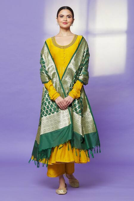 Shop Naintara Bajaj Green Brocade, Silk Zari, Fringe Botanic Pattern Banarasi Art Dupatta Online at Aza Fashions Shop_Naintara Bajaj_Green Brocade, Silk Zari, Fringe Botanic Pattern Banarasi Art Dupatta _Online_at_Aza_Fashions