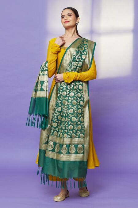 Shop Naintara Bajaj Green Brocade Zari, Fringe Botanical Floral Banarasi Art Silk Dupatta Online at Aza Fashions Shop_Naintara Bajaj_Green Brocade Zari, Fringe Botanical Floral Banarasi Art Silk Dupatta _Online_at_Aza_Fashions