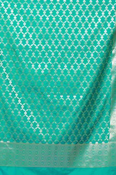 Buy Naintara Bajaj Green Brocade Zari, Tassels Botanical Woven Banarasi Art Silk Dupatta Online at Aza Fashions Buy_Naintara Bajaj_Green Brocade Zari, Tassels Botanical Woven Banarasi Art Silk Dupatta _Online_at_Aza_Fashions