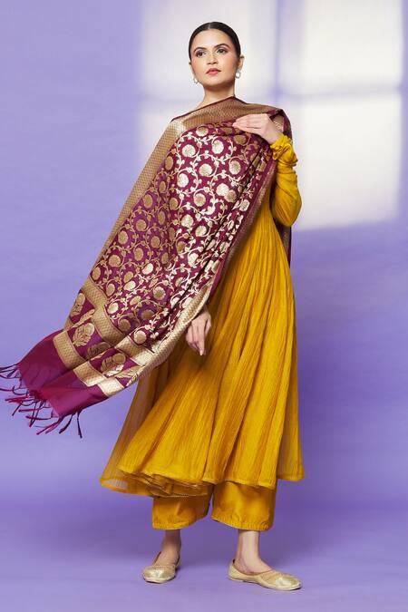 Naintara Bajaj Wine Brocade Zari, Fringe Banarasi Art Silk Floral Pattern Dupatta Online at Aza Fashions Naintara Bajaj_Wine Brocade Zari, Fringe Banarasi Art Silk Floral Pattern Dupatta _Online_at_Aza_Fashions