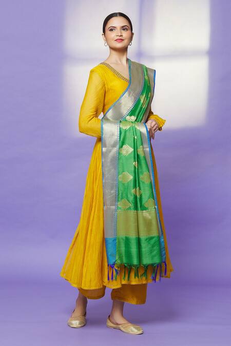 Shop Naintara Bajaj Green Chanderi Silk Floral Woven Dupatta Online at Aza Fashions Shop_Naintara Bajaj_Green Chanderi Silk Floral Woven Dupatta _Online_at_Aza_Fashions