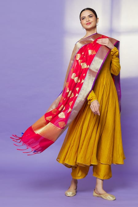 Naintara Bajaj Red Brocade Embroidery Bloom Pattern Fringe Hem Dupatta Online at Aza Fashions Naintara Bajaj_Red Brocade Embroidery Bloom Pattern Fringe Hem Dupatta _Online_at_Aza_Fashions