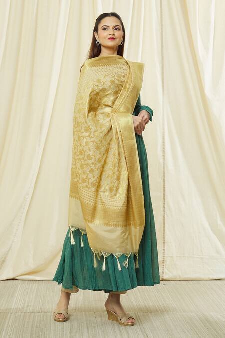 Shop Naintara Bajaj Beige Chanderi Silk Floral Pattern Banarasi Dupatta Online at Aza Fashions Shop_Naintara Bajaj_Beige Chanderi Silk Floral Pattern Banarasi Dupatta _Online_at_Aza_Fashions