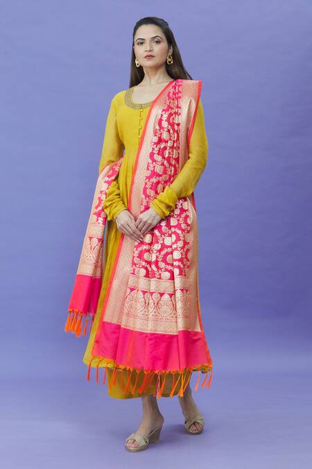 Naintara Bajaj Pink Brocade Embroidery Banarasi Floral Vine Pattern Dupatta Online at Aza Fashions Naintara Bajaj_Pink Brocade Embroidery Banarasi Floral Vine Pattern Dupatta _Online_at_Aza_Fashions