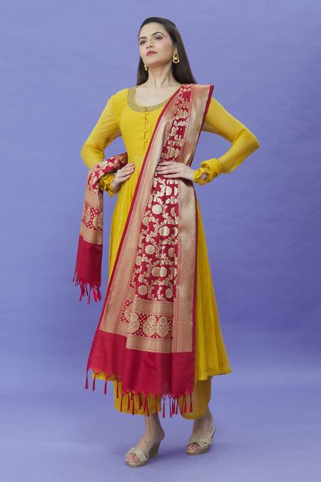 Naintara Bajaj_Maroon Silk Fringe Floral Vine Pattern Banarasi Dupatta _Online_at_Aza_Fashions