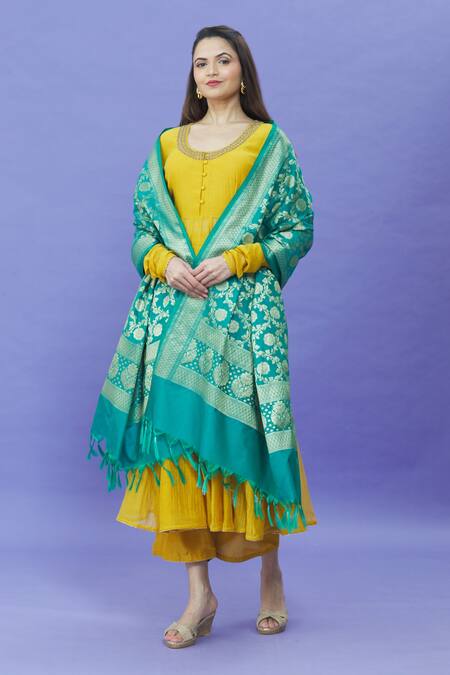 Shop_Naintara Bajaj_Green Brocade Embroidery Floral Butti Pattern Dupatta _Online_at_Aza_Fashions