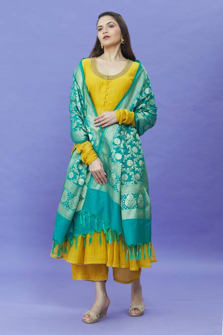Naintara Bajaj_Green Brocade Embroidery Floral Butti Pattern Dupatta _Online_at_Aza_Fashions