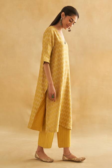 Buy_Taisha_Yellow Kota Doria, Silk V-neck Handwoven Kurta And Pant Set _Online_at_Aza_Fashions
