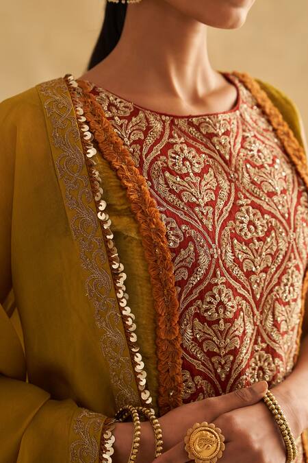 Taisha Green , Velvet, , Pitta Hand Embroidered Kurta Set Online at Aza Fashions Taisha_Green , Velvet, , Pitta Hand Embroidered Kurta Set _Online_at_Aza_Fashions