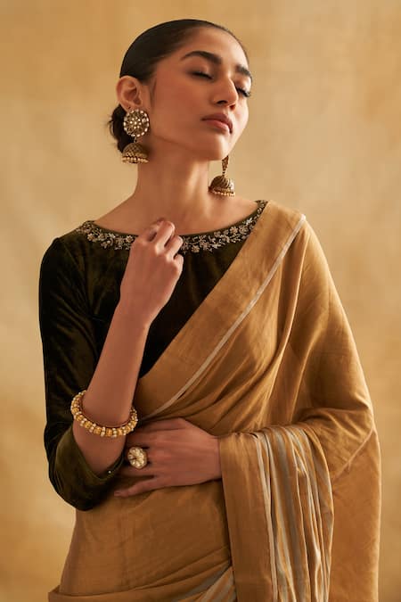 Buy Taisha Gold Silk, Satin, Velvet Embroidery Boat Neck Gold-silver Hand Zari Saree Set Online at Aza Fashions Buy_Taisha_Gold Silk, Satin, Velvet Embroidery Boat Neck Gold-silver Hand Zari Saree Set _Online_at_Aza_Fashions