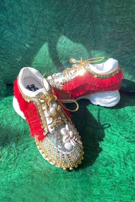 Chal Jooti_White Bohemian Embroidered Wedding Sneakers_Online_at_Aza_Fashions