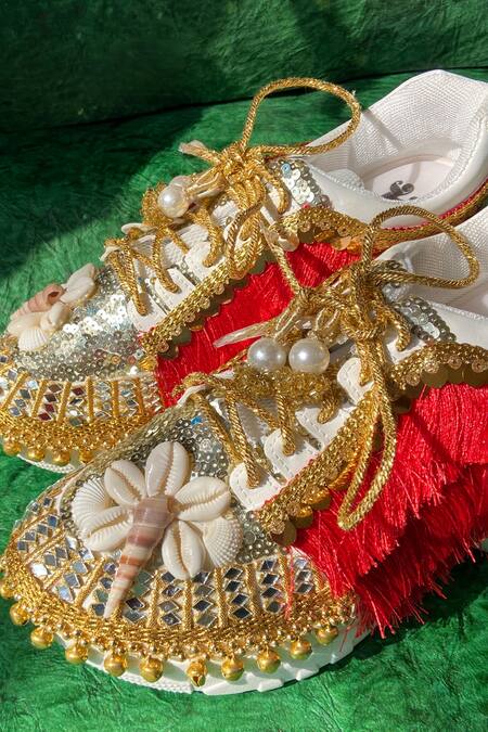 Buy_Chal Jooti_White Bohemian Embroidered Wedding Sneakers_Online_at_Aza_Fashions