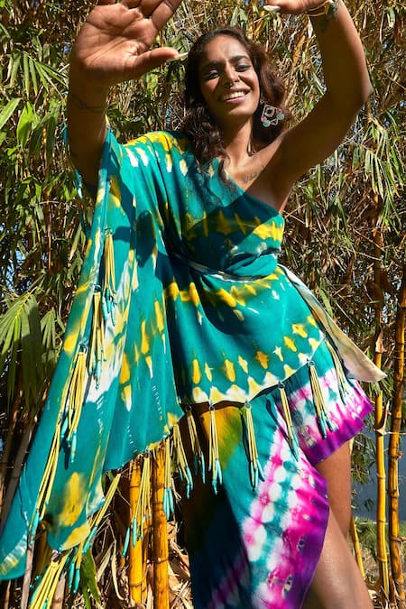 Babita Malkani Green Georgette Tassels Asymmetric One Shoulder Abstract Dye Dress at Aza Fashions Babita Malkani_Green Georgette Tassels Asymmetric One Shoulder Abstract Dye Dress _at_Aza_Fashions